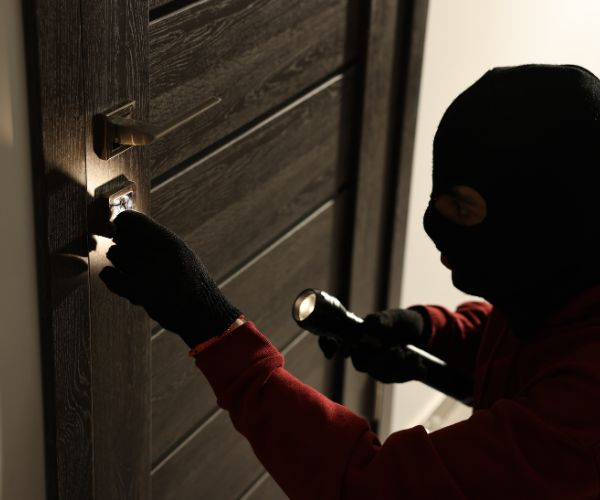 Einbruchschutz – Sicherung der Tür gegen Einbrecher